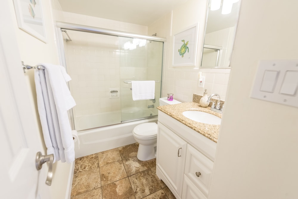 Condo, 3 Bedrooms, Oceanfront photo 2