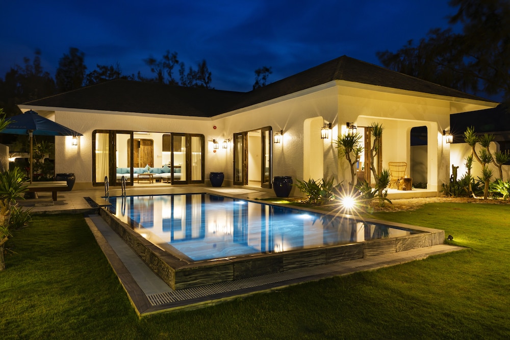 1 Bedroom Ocean View Villa with Private Pool - Photo 2