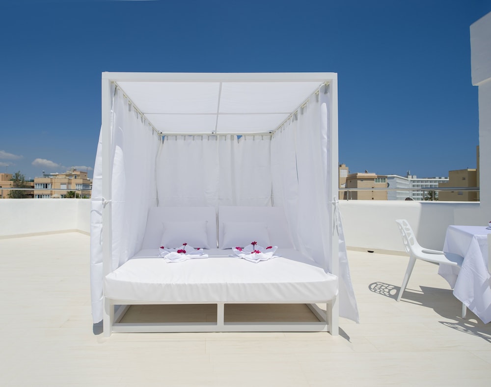 Deluxe Studio, Terrace (Cama Balinesa) photo 3