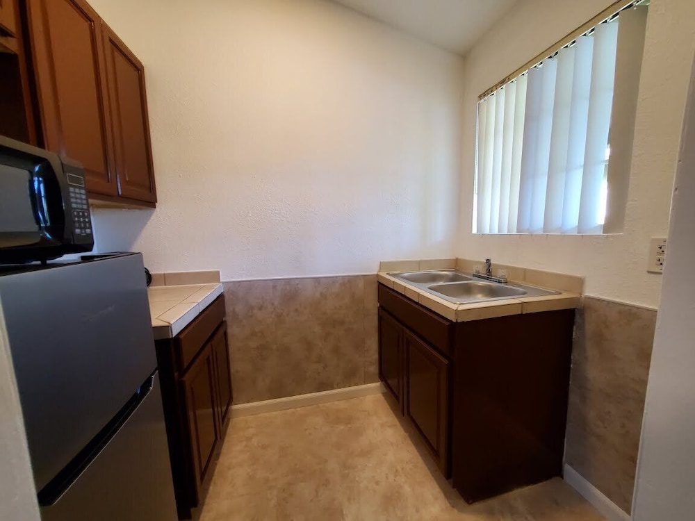 Standard Room, 1 King Bed, Kitchenette photo 3