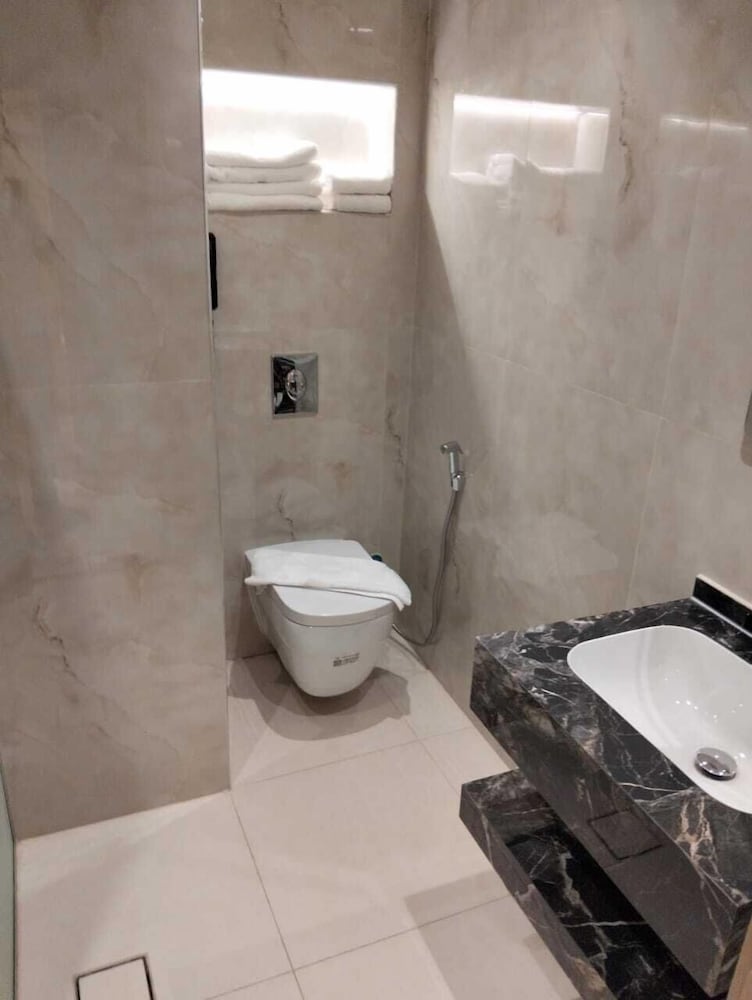 Deluxe Triple Room - Photo 12