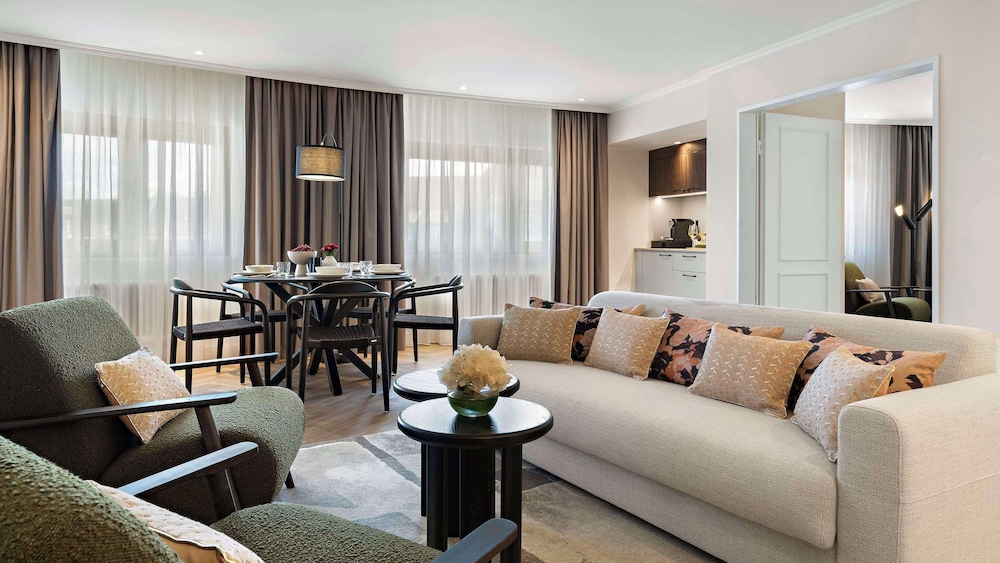 Superior Suite, City View (Kudamm Suite) thumbnail 5