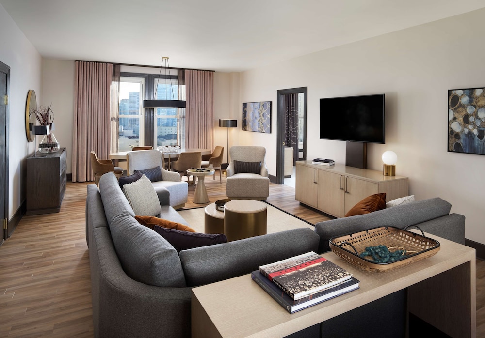 Deluxe Suite, 1 Bedroom, Accessible, Bathtub (Mobility) - Photo 8