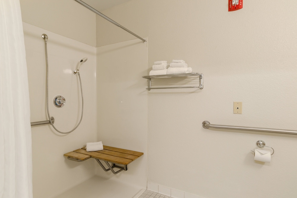 Studio, 1 Queen Bed, Accessible, Non Smoking - Photo 3