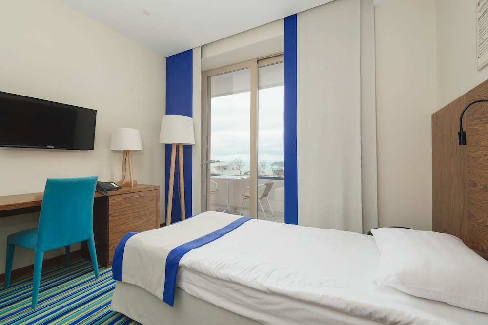 Standard Twin Room, Balcony, Mountain View photo 3