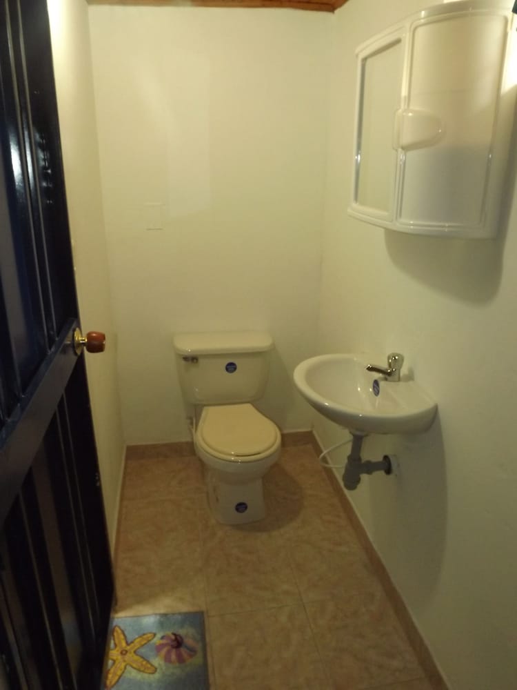 Family Triple Room, 1 Bedroom, Private Bathroom photo 3