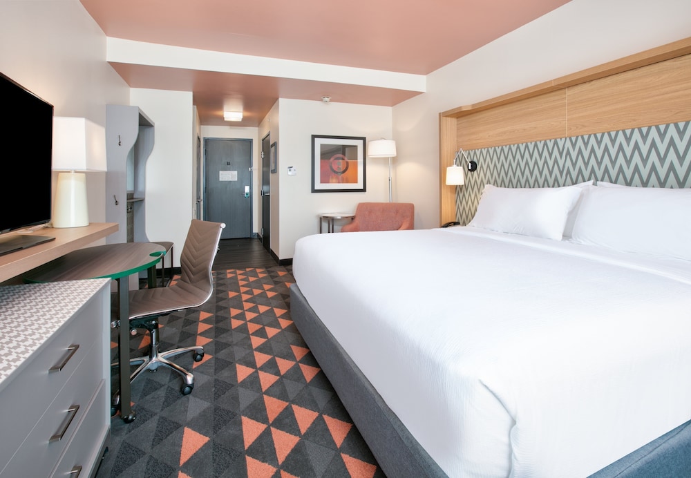 Standard Room, 1 King Bed - Photo 3