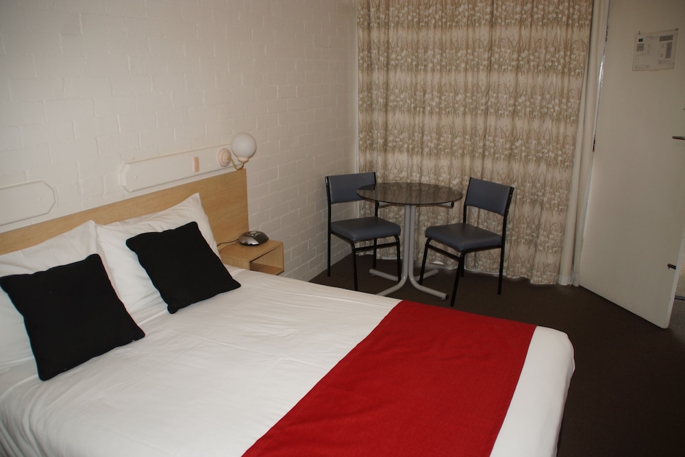 Room, 1 Queen Bed, Non Smoking - Photo 2