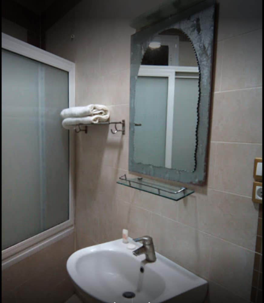 Double Room - Photo 10