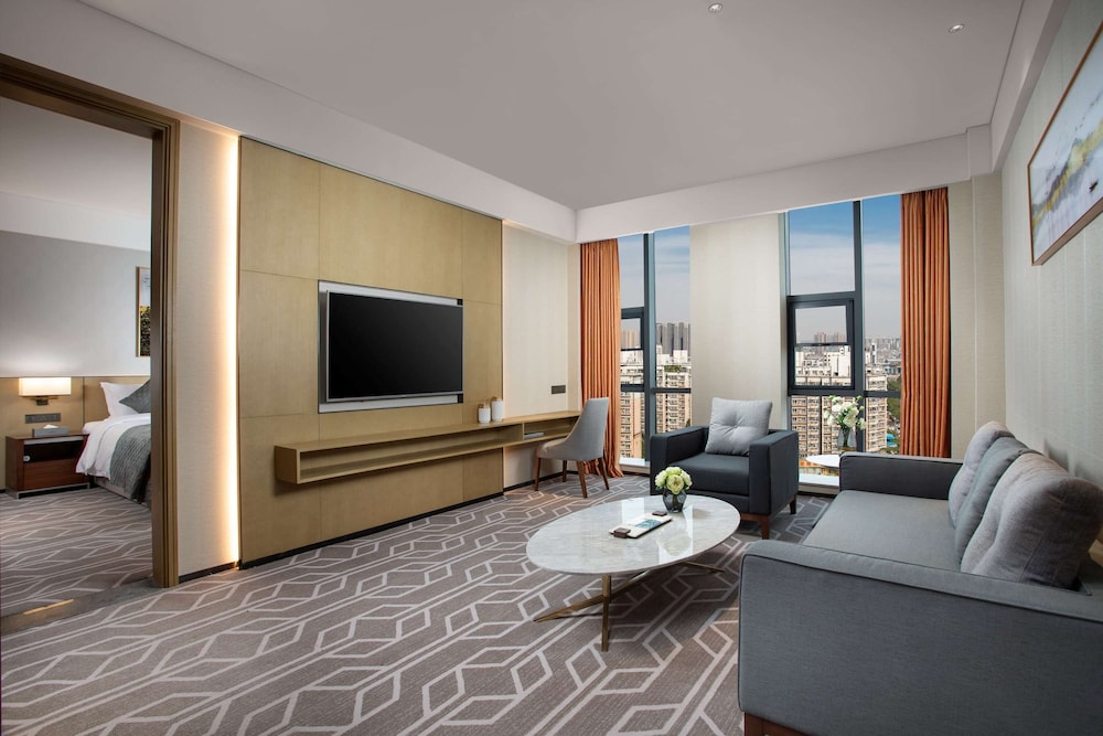 Executive Suite, 1 King Bed, Non Smoking photo 1
