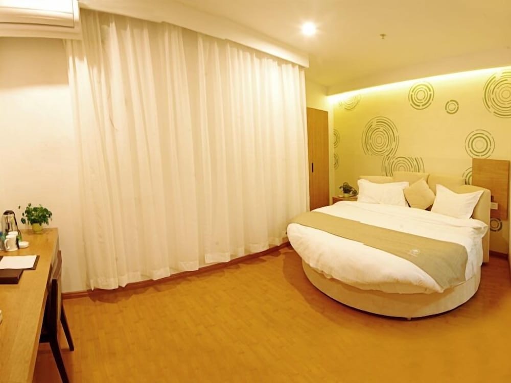 Signature King Room No Window photo 1
