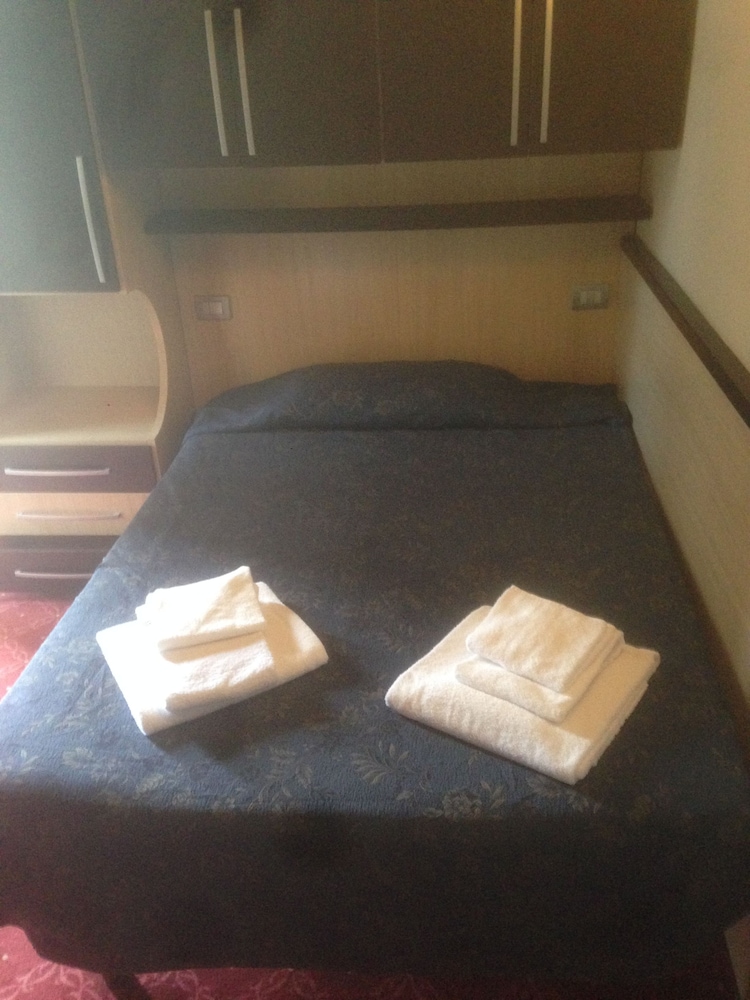 Double Room, 1 Large Twin Bed photo 2