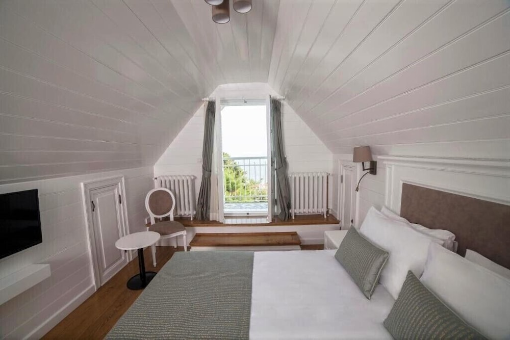 Deluxe Double Room, Balcony, Sea View - Photo 4
