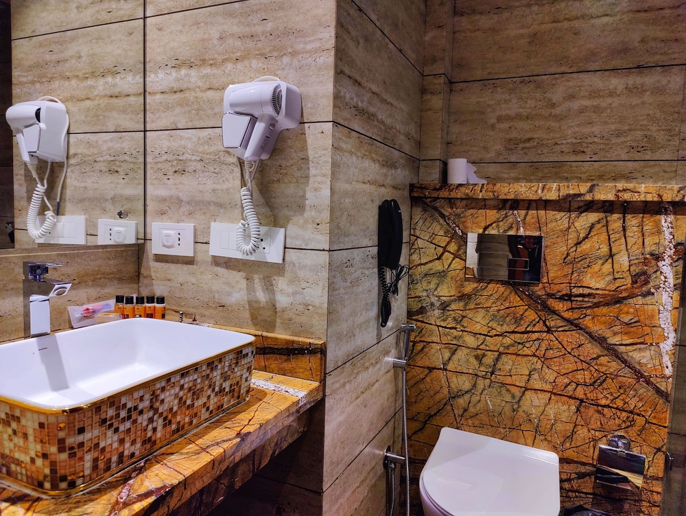 Royale Suite - Photo 3