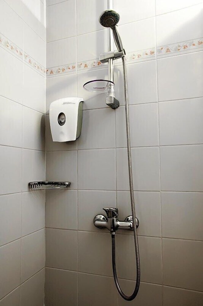 Standard Twin Room - Photo 5