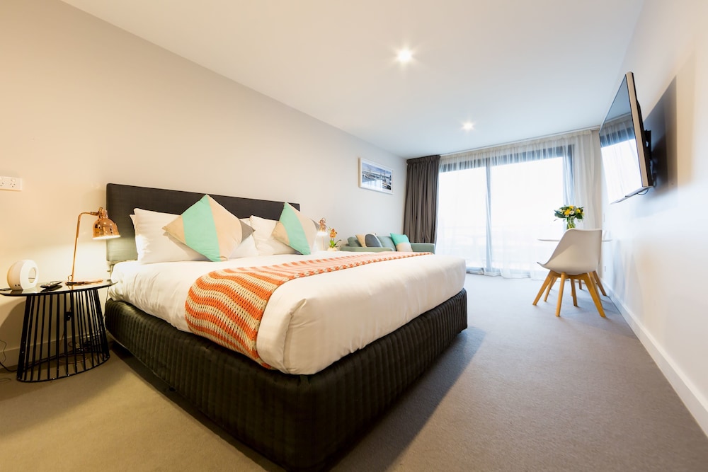 Superior Waterfront King Room photo 2