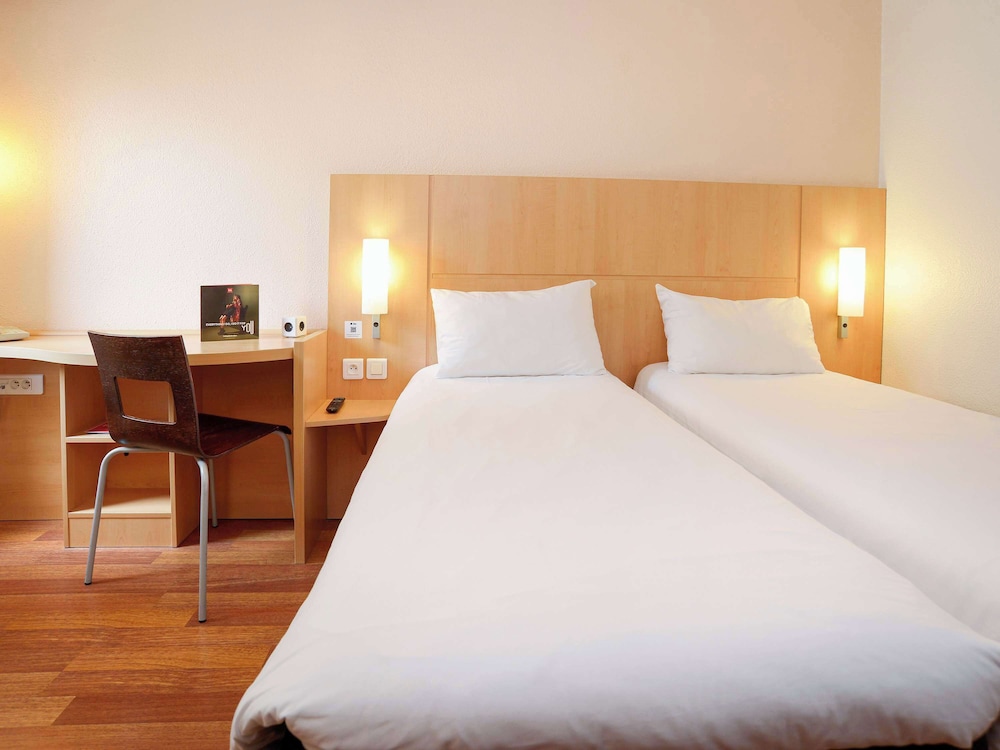 Standard Twin Room, 2 Twin Beds - Photo 7
