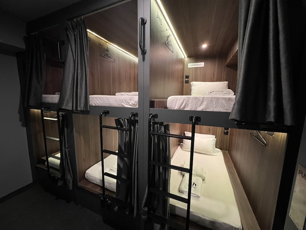 Private Room with 6 Single Pods photo 1