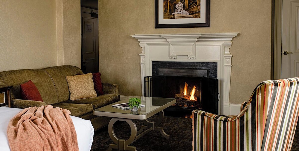 Executive Room, 1 King Bed, Fireplace