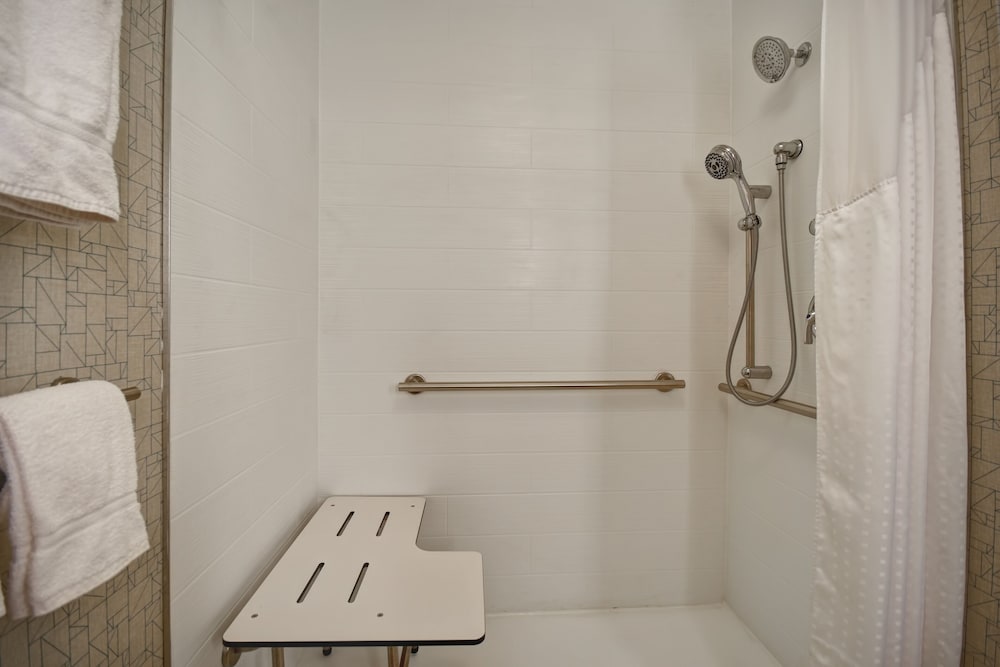 Room, 2 Queen Beds, Accessible (Communications) - Photo 4