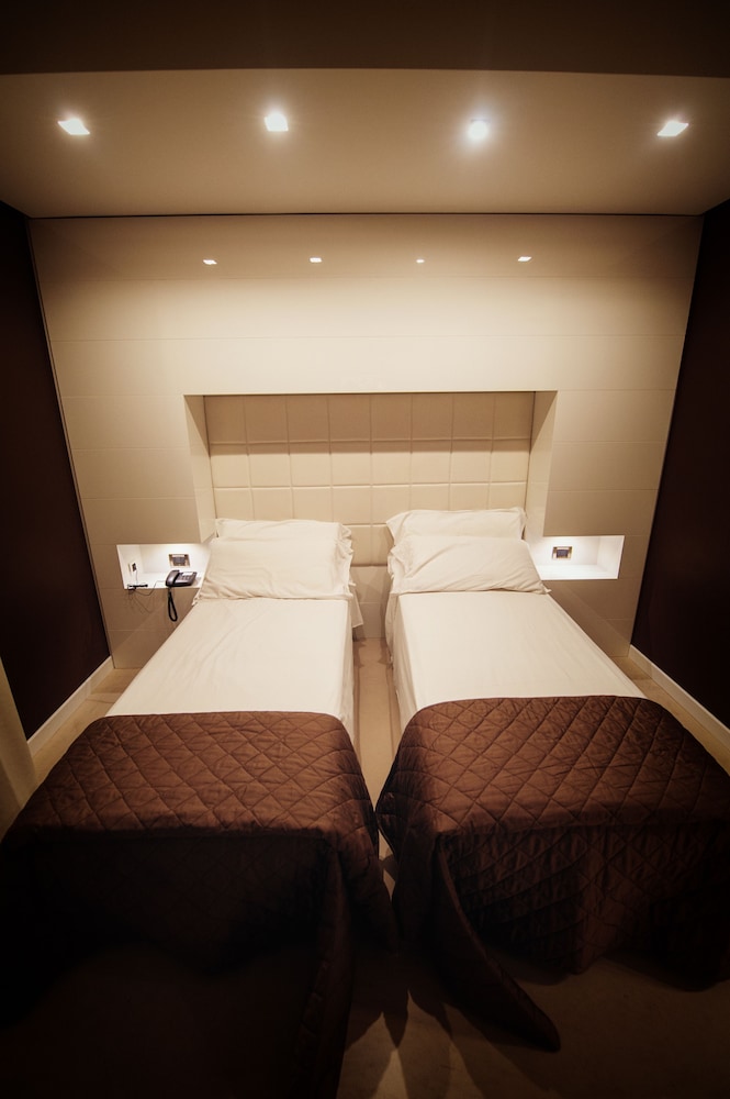 Superior Double Room (Con Letto Aggiunto) photo 2