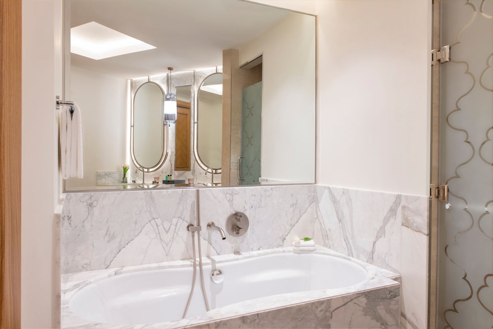 Suite, 1 Bedroom, Sea View - Photo 3
