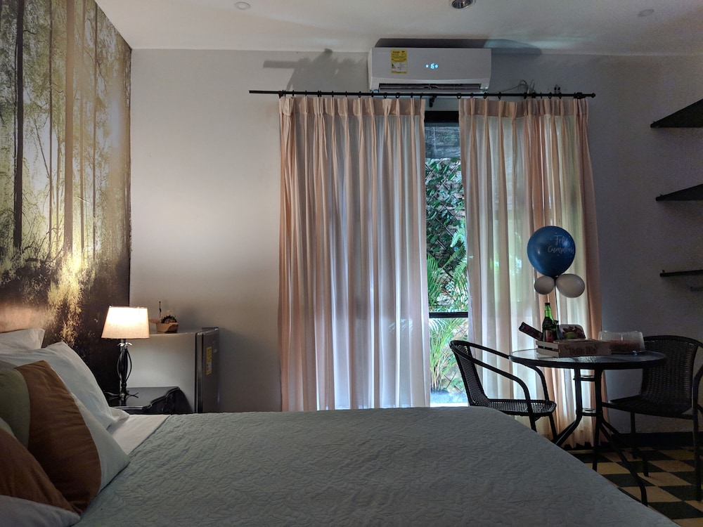 Junior Room, 1 King Bed, Garden View photo 1