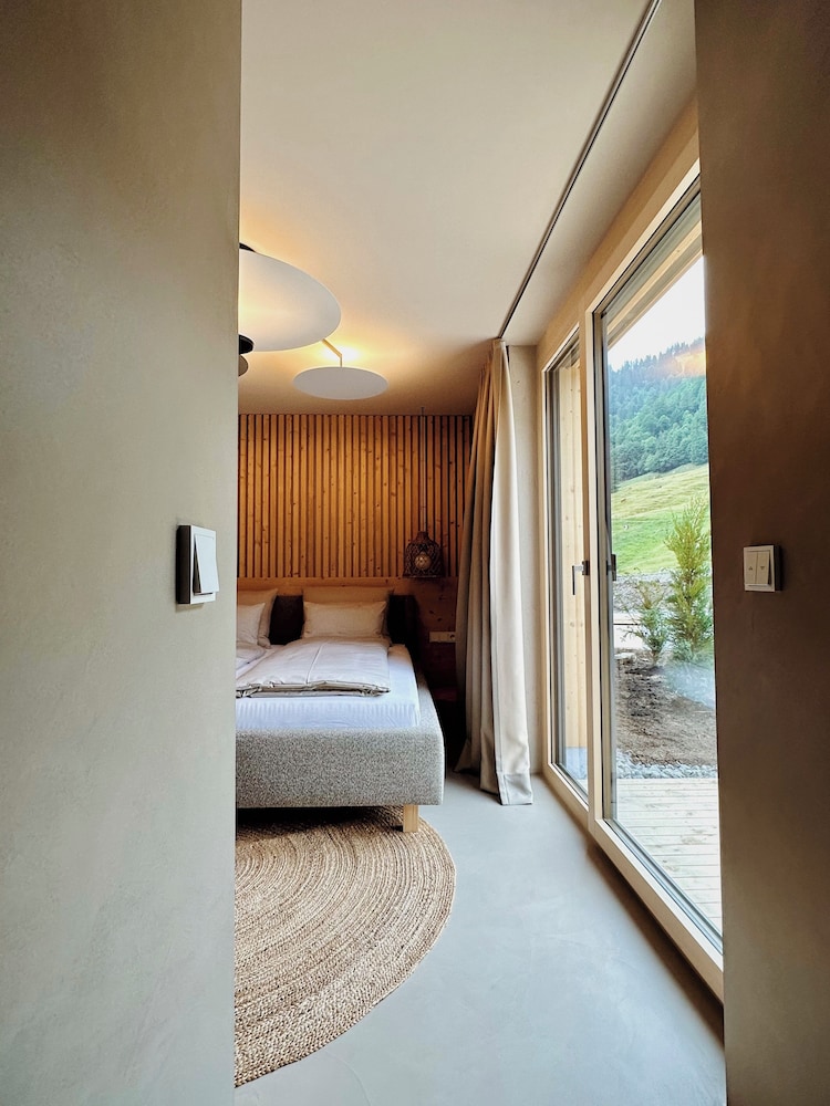 Luxury Condo, 2 Bedrooms, Hot Tub, Mountainside photo 1