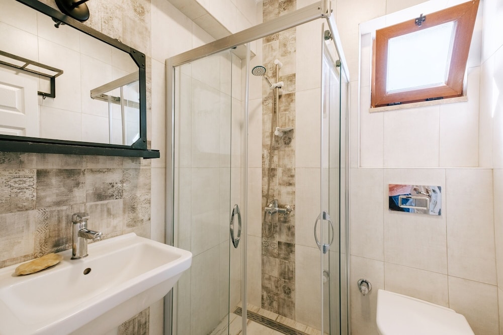 Basic Triple Room photo 2