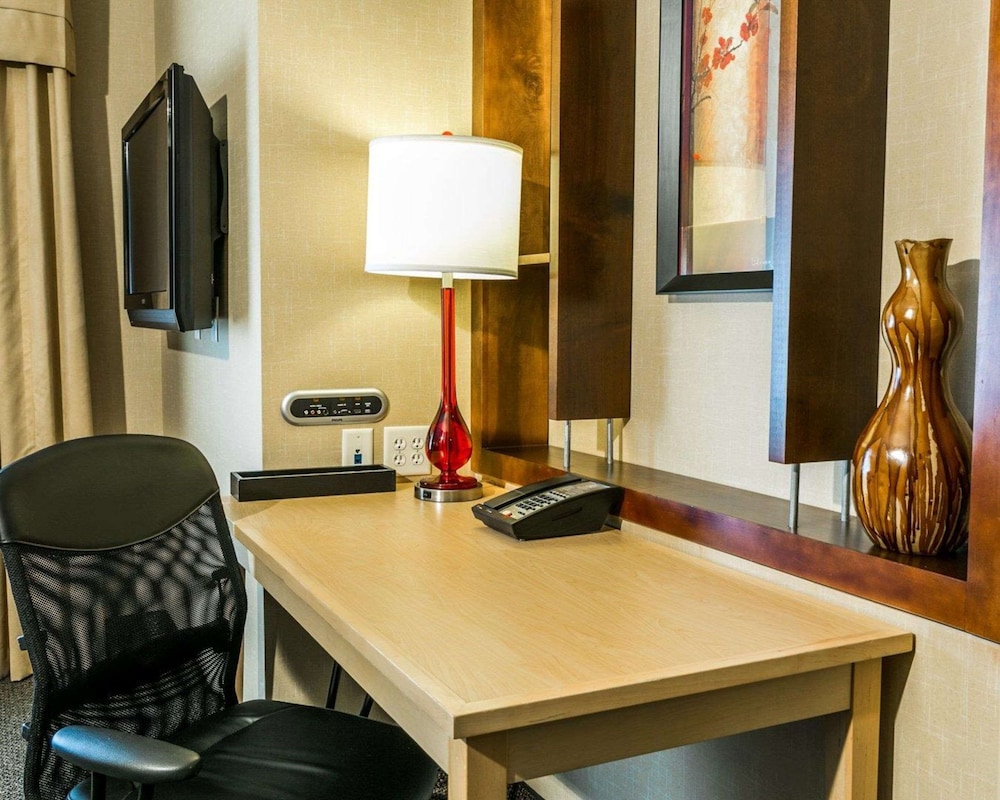 Suite, 1 King Bed with Sofa bed, Accessible, Non Smoking (Upgrade) - Photo 8