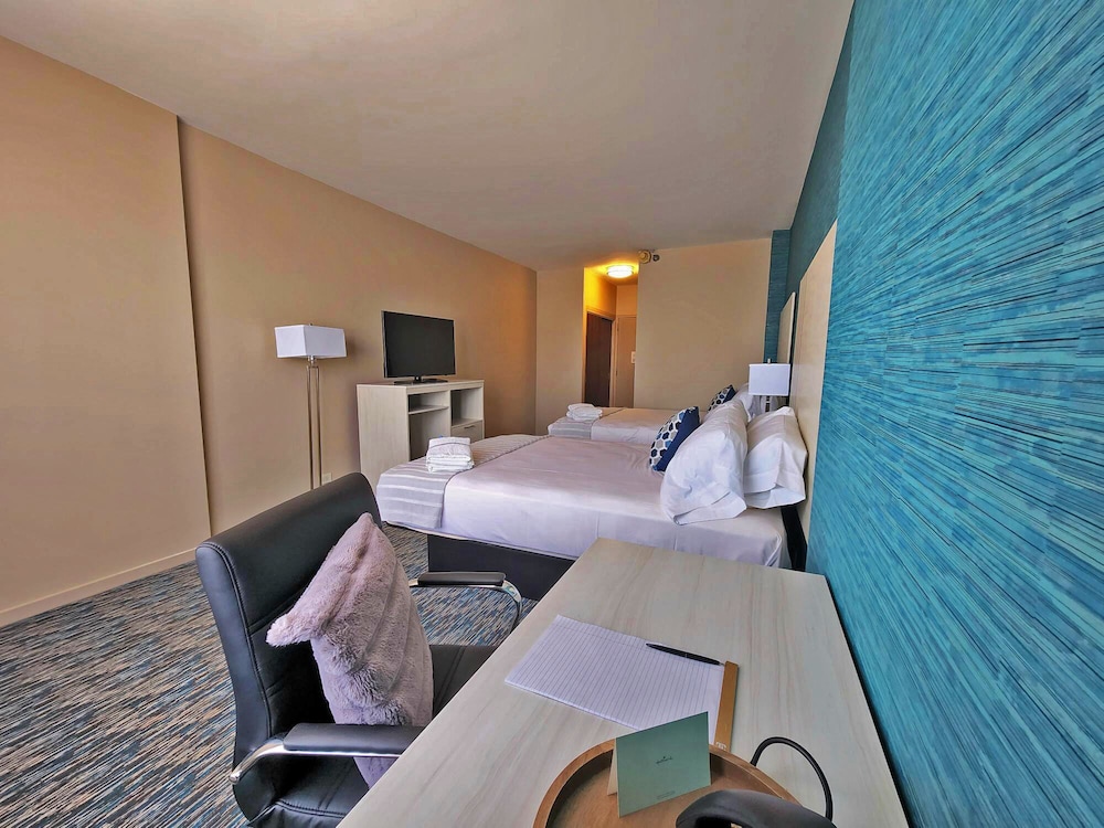 Deluxe Double Room, 2 Queen Beds photo 3