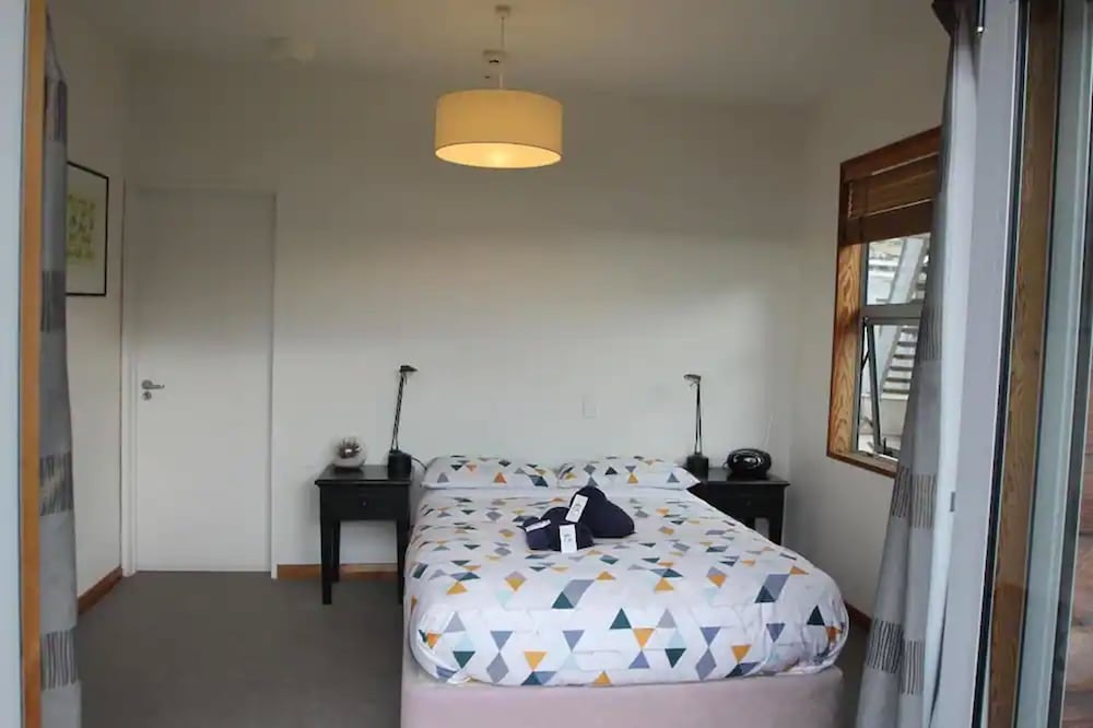 Deluxe Suite, 1 Bedroom (En Suites Queen) photo 3
