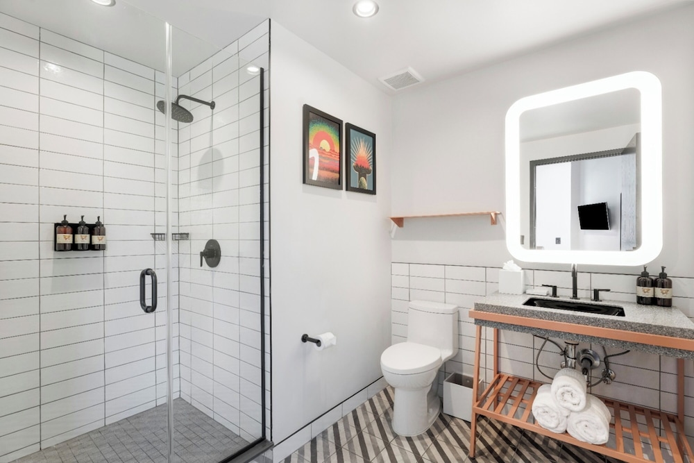 Junior Suite, 1 King Bed, Kitchenette - Photo 8