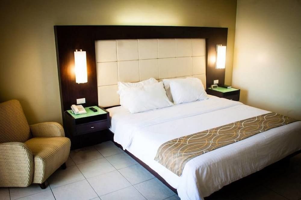 Deluxe Room, 1 King Bed - Photo 14