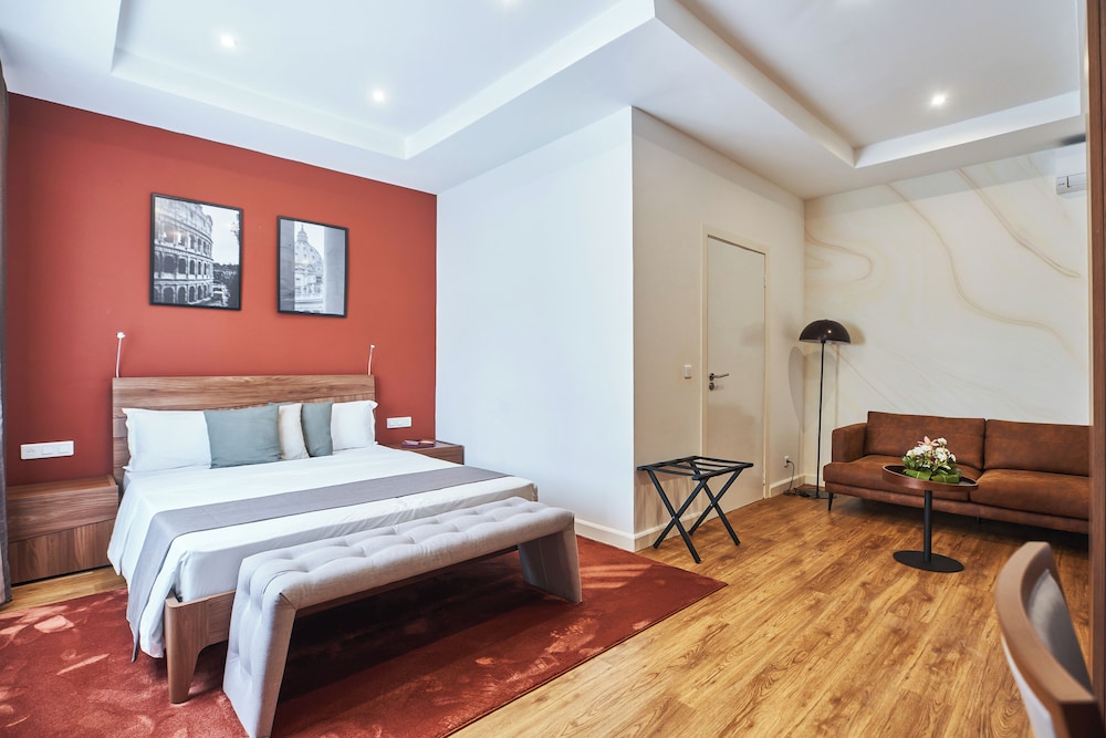 Junior Studio Suite, 1 Queen Bed, Non Smoking, Courtyard View