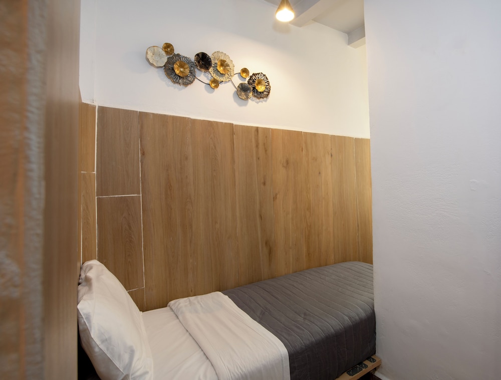 Economy Triple Room - Ground Floor thumbnail 6