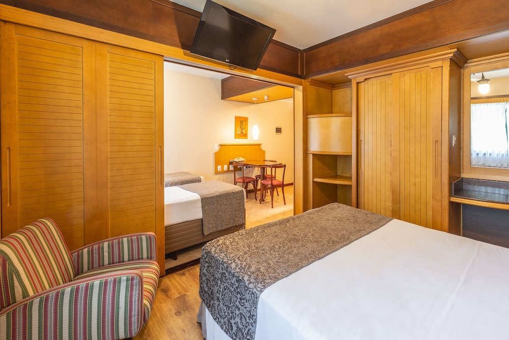 Deluxe Quadruple Room - Photo 6