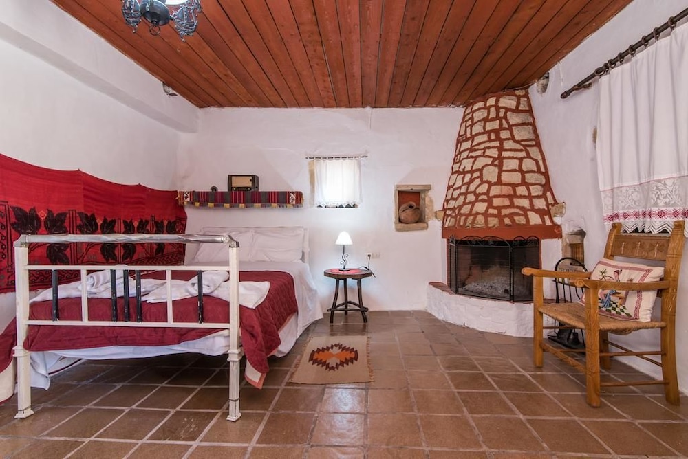 House, 2 Bedrooms photo 1