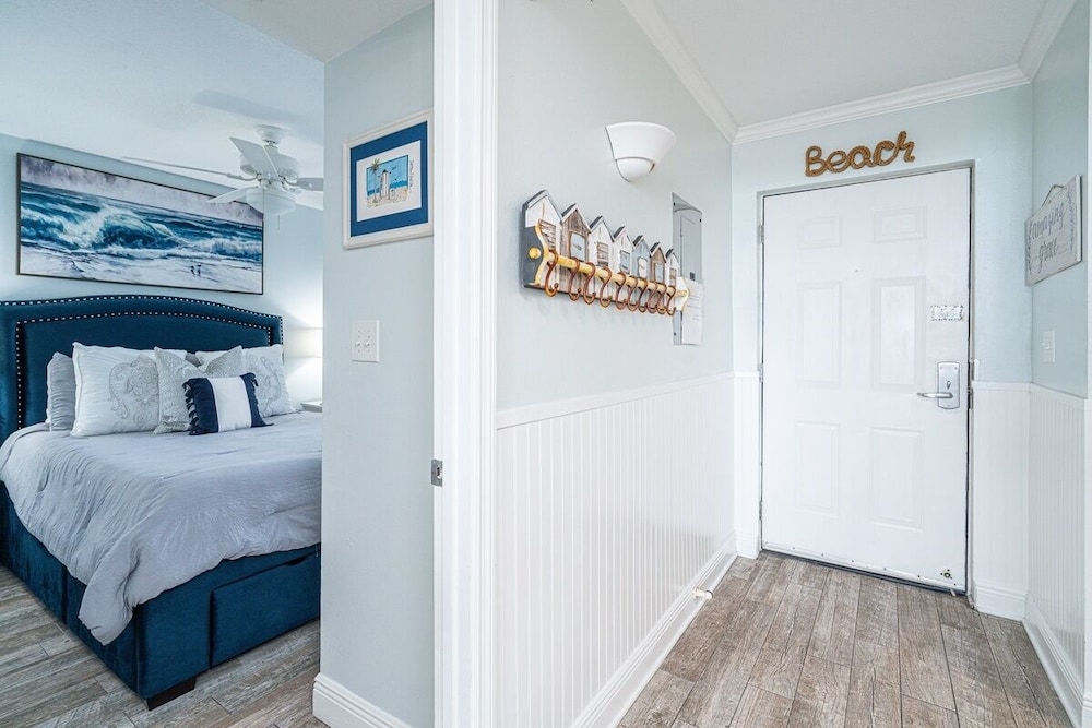 Condo, 2 Bedrooms