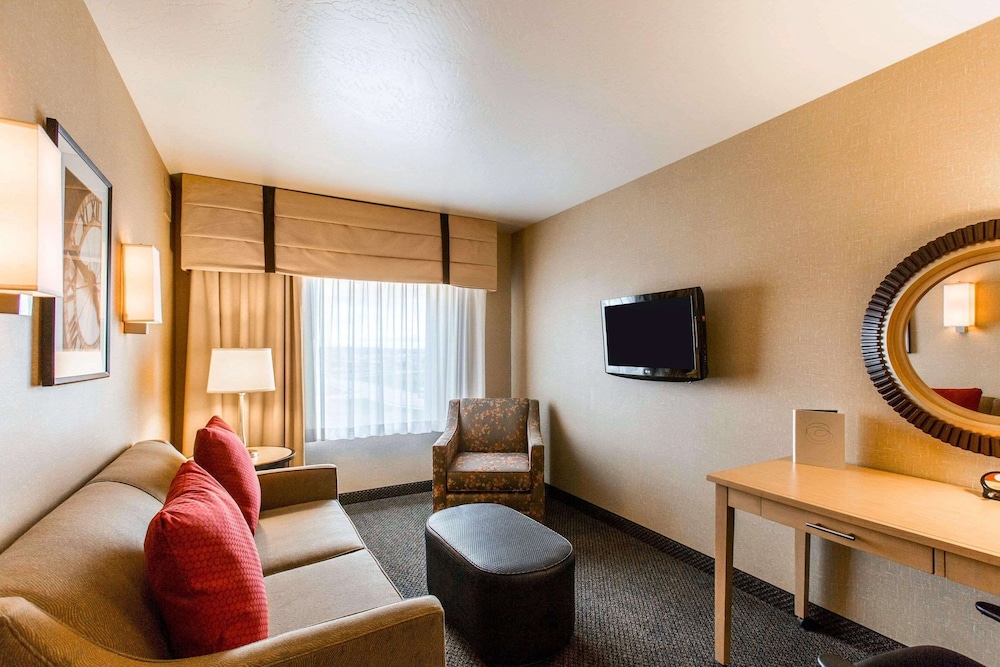 Suite, 1 King Bed with Sofa bed, Accessible, Non Smoking - Photo 6
