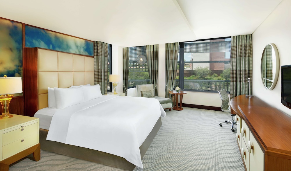 Deluxe Room, 1 King Bed - Photo 5