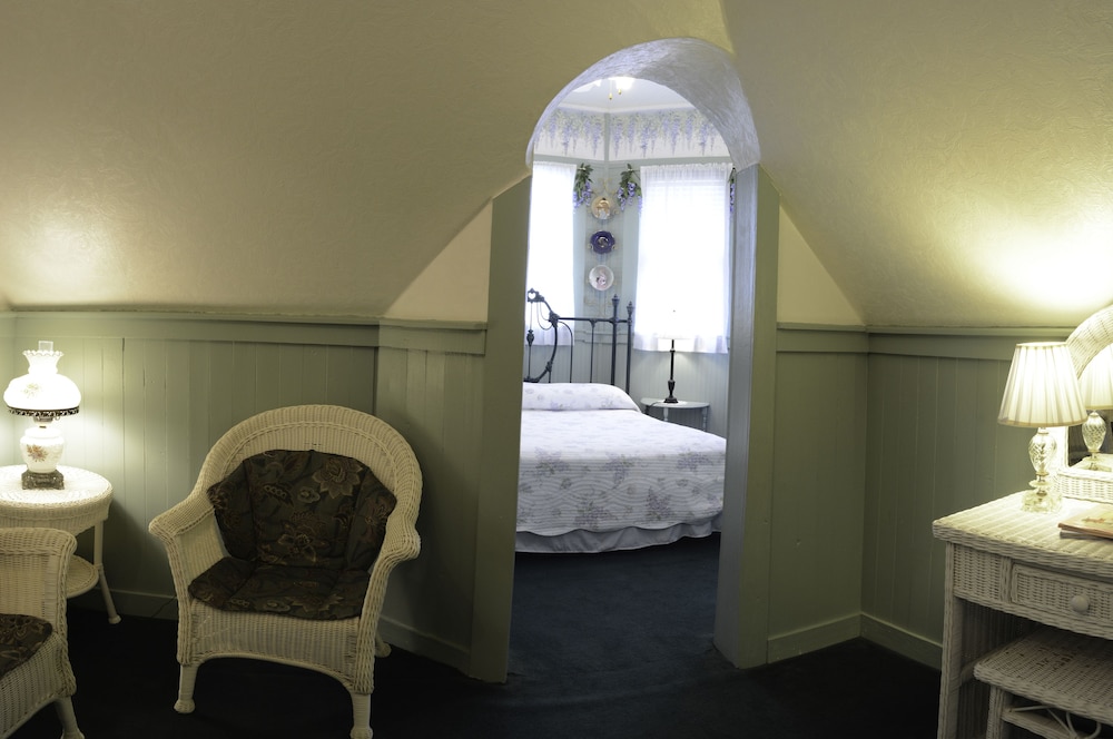 Double Room, 1 Queen Bed, Non Smoking (Pink Magnolias) photo 1