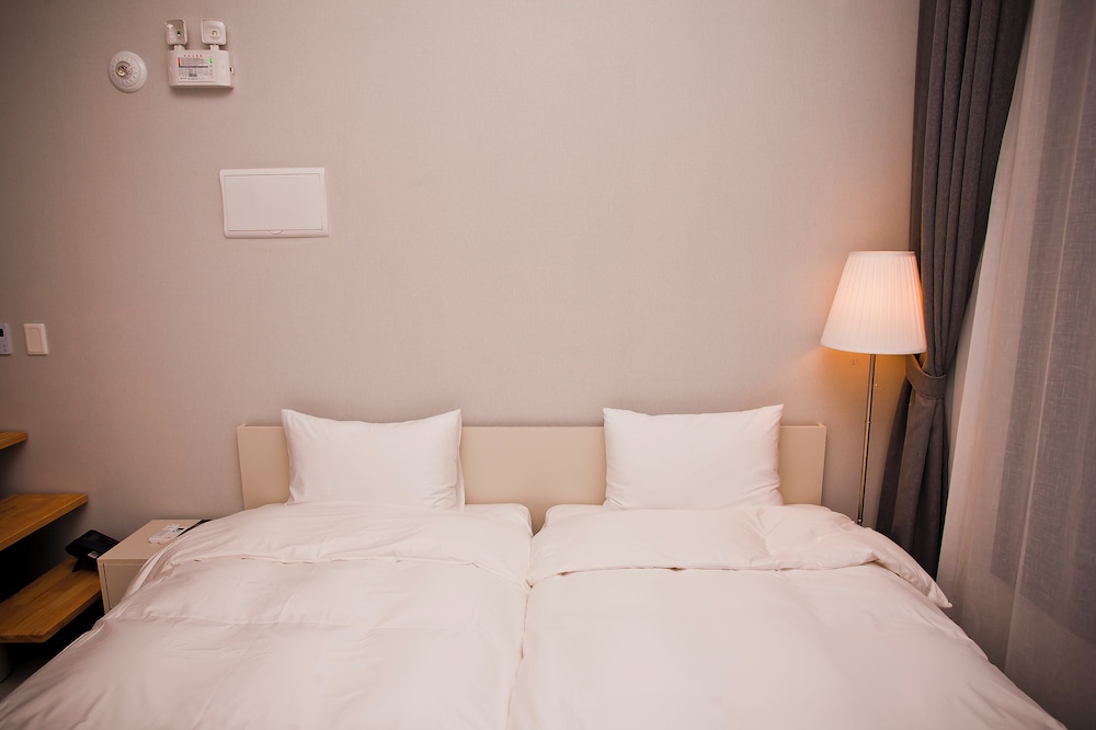 Standard Twin Room, 2 Twin Beds - Photo 1