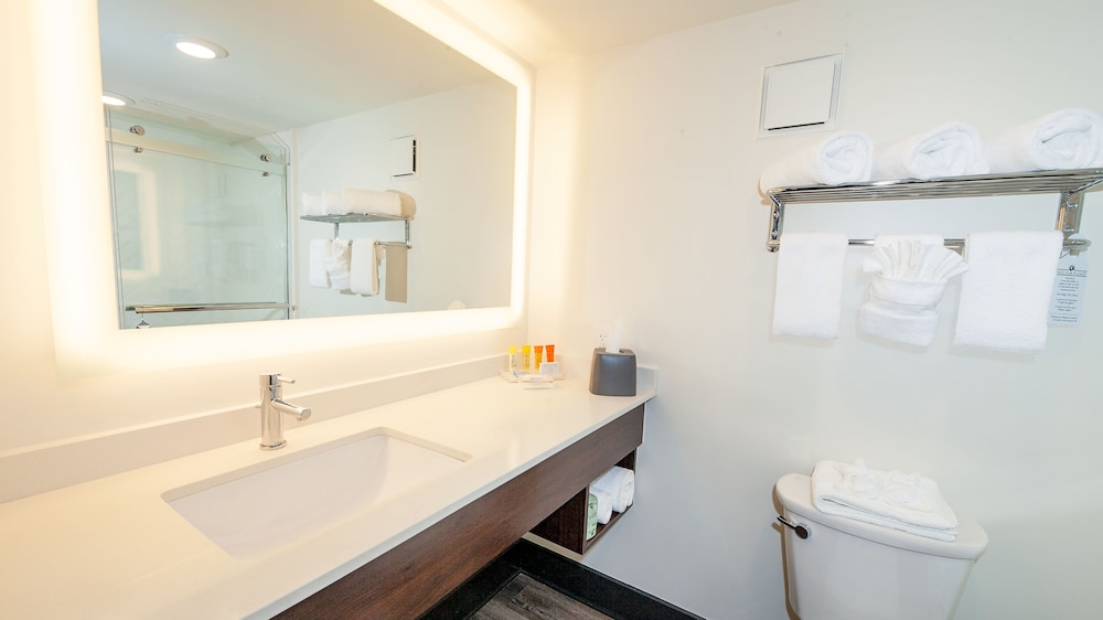 Standard Room, 2 Queen Beds, Accessible (Access Tub) - Photo 5
