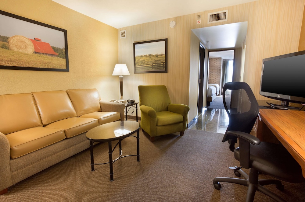Suite, 2 Queen Beds, Accessible, Refrigerator & Microwave (Sofabed, Tub, Upper Floor) - Photo 1