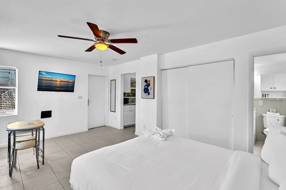 Studio Suite - Photo 2