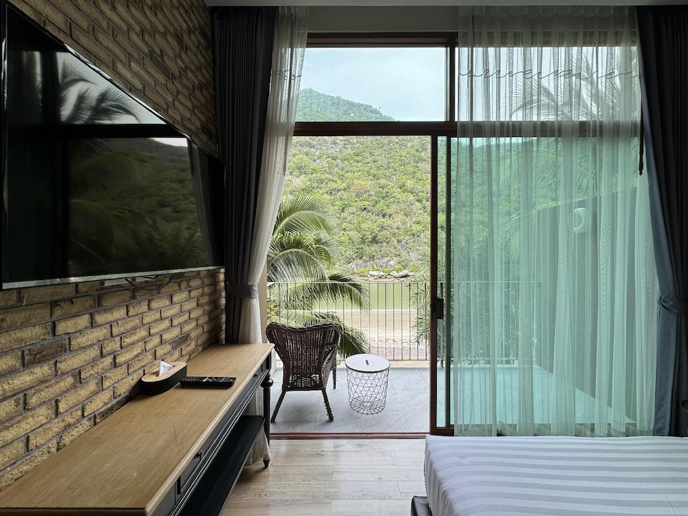 Suite, 1 Bedroom, Bathtub photo 3