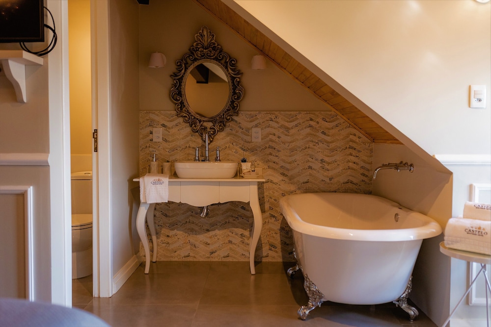 Deluxe Double Room, City View - Photo 21