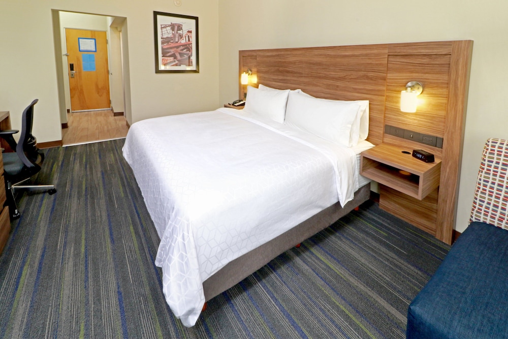 Standard Room, 1 King Bed - Photo 5