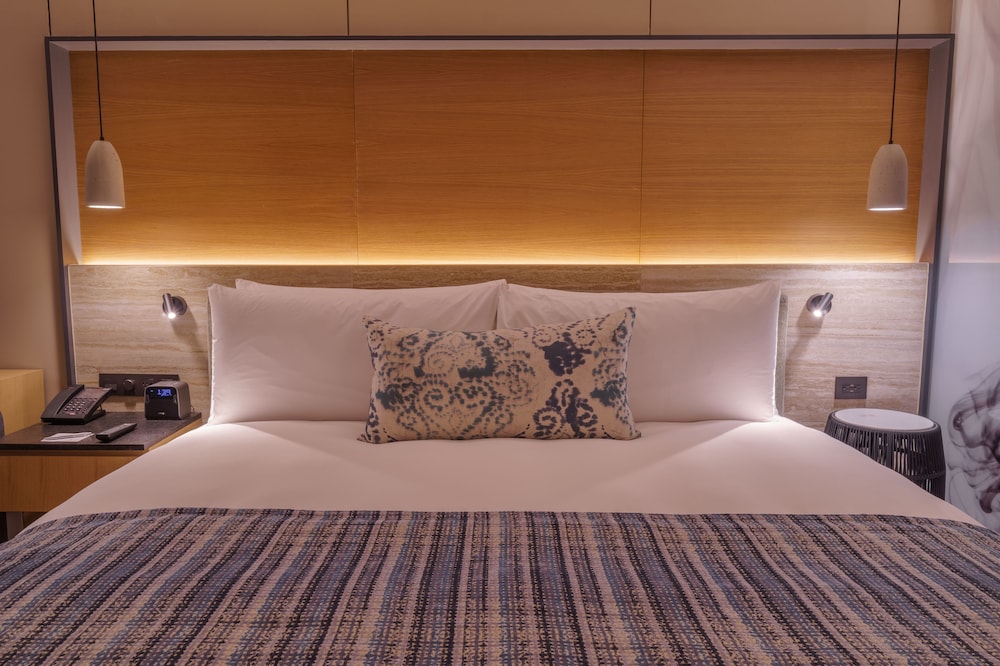 Deluxe Room, 1 King Bed with Sofa bed, Balcony - Photo 7